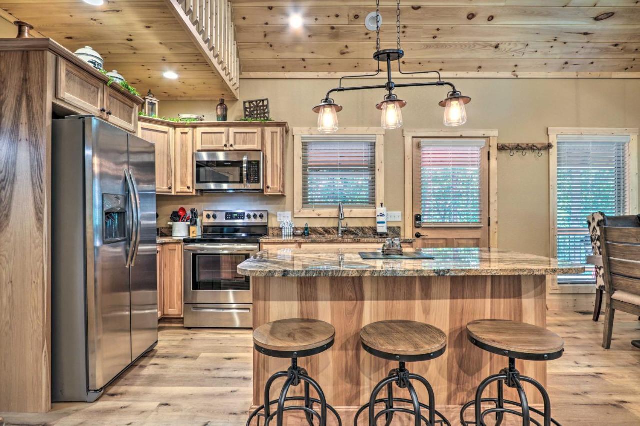 Sevierville Cabin Deck With Foosball And Hot Tub! Екстериор снимка