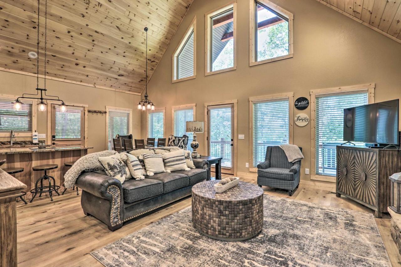 Sevierville Cabin Deck With Foosball And Hot Tub! Екстериор снимка