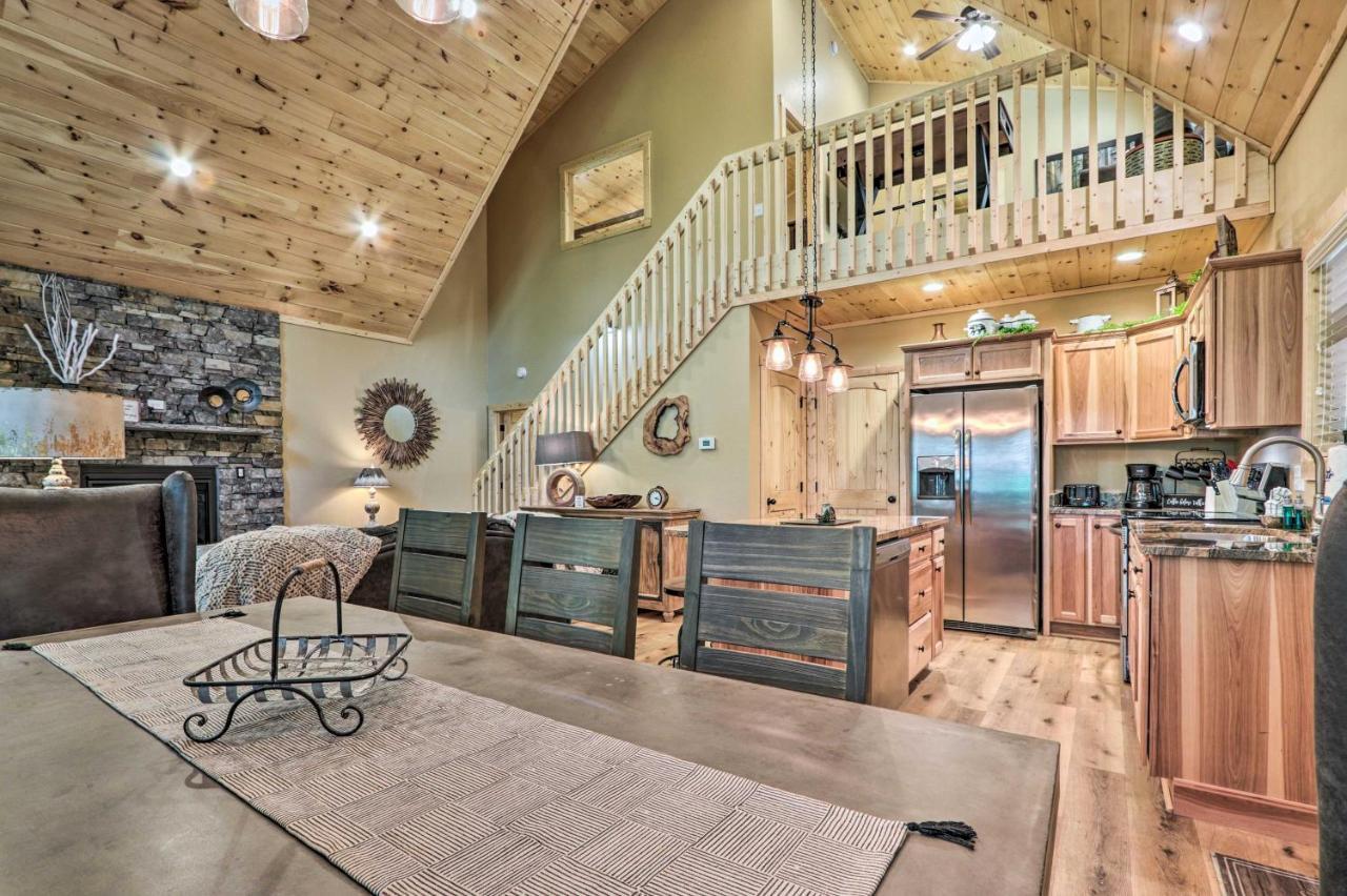 Sevierville Cabin Deck With Foosball And Hot Tub! Екстериор снимка